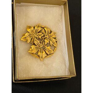 Metropolitan Museum of Art Gold Leaf Brooch • Vintage MET Gift Collection Pin